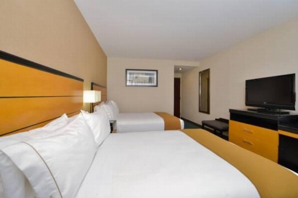 Holiday Inn Express Kennedy Airport image 12