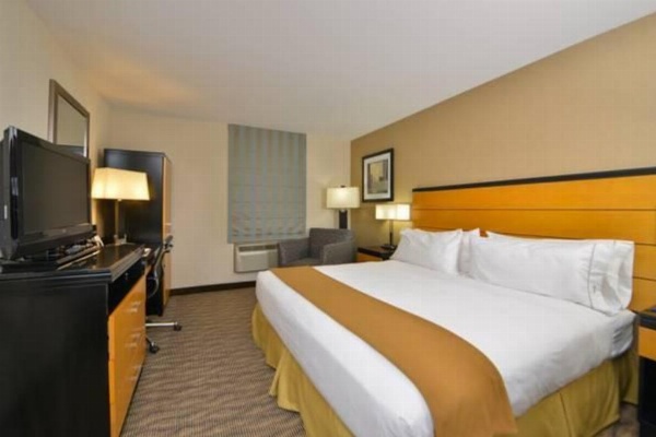 Holiday Inn Express Kennedy Airport image 16